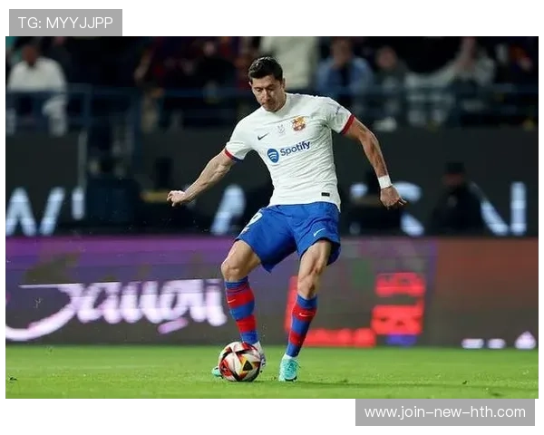 巴萨反击再次成风景,莱万背身分球无比细腻的进攻美学