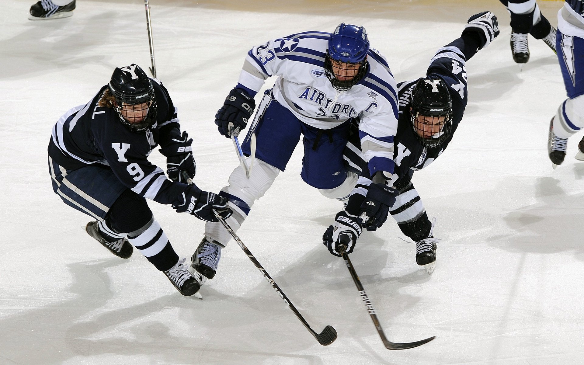 德甲比赛竞争依旧激烈